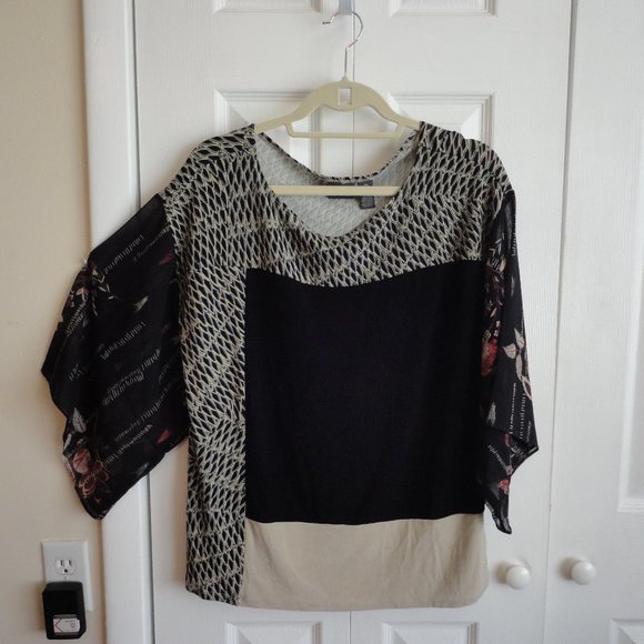 TRAVELERS BY CHICO TOP     CHICO SIZE 0  BLACK AND BEIGE  1/2 SLEEVE - Picture 1 of 4